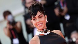 Ronaldo resta allo United, Georgina… va a Venezia: che scatti sul red carpet