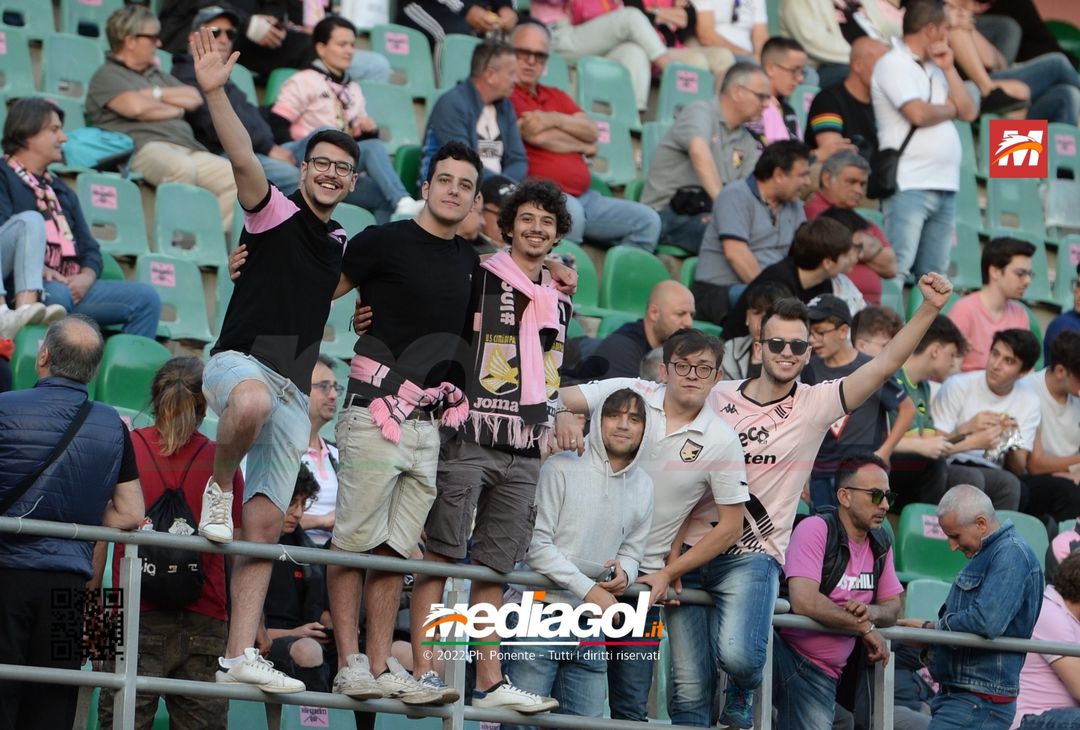 Fototifo, i tifosi allo stadio per Palermo-Virtus Entella 2-2 (gallery) - immagine 77
