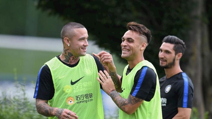 Nainggolan, auguri di buon compleanno a Lautaro. E spunta un messaggio per… Politano! Nainggolan, auguri di buon compleanno a Lautaro. E spunta un messaggio per… Politano!