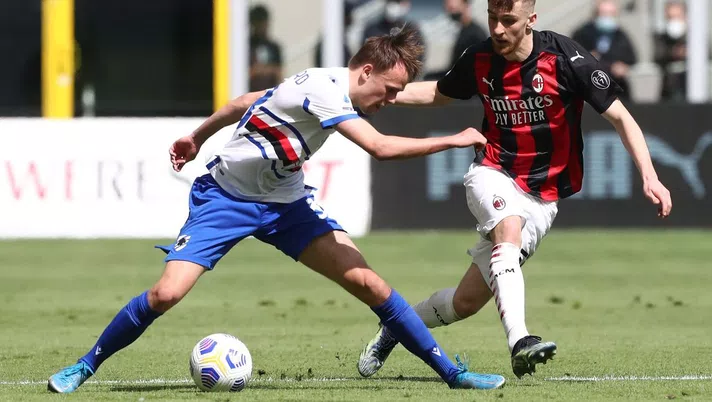 Alexis Saelemaekers e Mikkel Damsgaard a duello in Sampdoria-Milan (Getty Images)