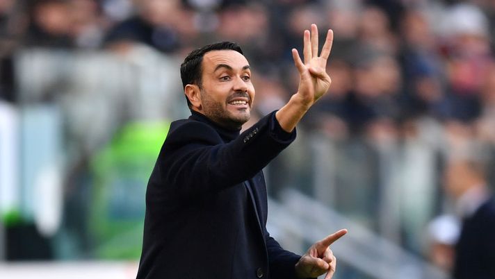 TURIN, ITALY - JANUARY 29: Raffaele Palladino, Head Coach of AC Monza, gives the team instructions during the Serie A match between Juventus and AC Monza at on January 29, 2023 in Turin, Italy. (Photo by Valerio Pennicino/Getty Images) Palladino: “Galliani mi ha fatto un regalo! Che partita di Mota, un centrocampista è strepitoso” - immagine 1