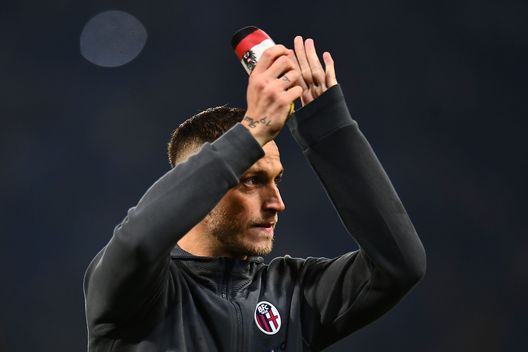 BOLOGNA, ITALY - NOVEMBER 12: Marko Arnautovic of Bologna FC celebratesduring the Serie A match between Bologna FC and US Sassuolo at Stadio Renato Dall'Ara on November 12, 2022 in Bologna, Italy. (Photo by Alessandro Sabattini/Getty Images) Arnautovic