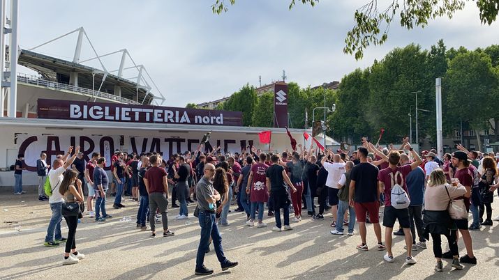 Torino-Benevento: manifestazione pacifica contro Cairo prima del match 