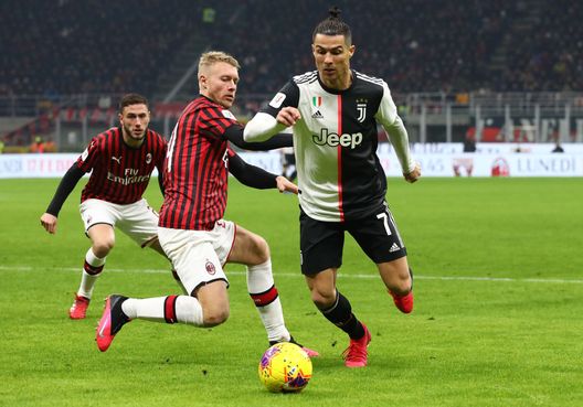 MILAN, ITALY - FEBRUARY 13: Cristiano Ronaldo (R) of Juventus competes for the ball with Simon Kjaer (L) of AC Milan during the Coppa Italia Semi Final match between AC Milan and Juventus at Stadio Giuseppe Meazza on February 13, 2020 in Milan, Italy. (Photo by Marco Luzzani/Getty Images) MILAN, ITALY - FEBRUARY 13: Cristiano Ronaldo (R) of Juventus competes for the ball with Simon Kjaer (L) of AC Milan during the Coppa Italia Semi Final match between AC Milan and Juventus at Stadio Giuseppe Meazza on February 13, 2020 in Milan, Italy. (Photo by Marco Luzzani/Getty Images)