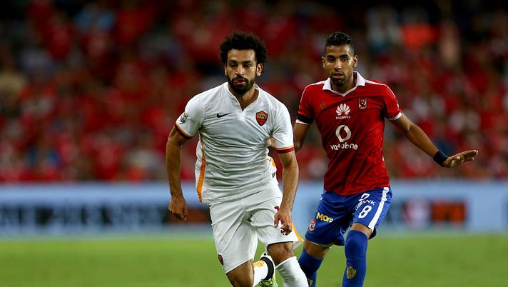 AL AIN, UNITED ARAB EMIRATES - MAY 20:  Mohamed Salah Ghaly of AS Roma and Abbas Zakaria of Al Ahly compete for the ball during the friendly match between AS Roma and Al Ahly on May 20, 2016 in Al Ain, United Arab Emirates.  (Photo by Francois Nel/Getty Images) 