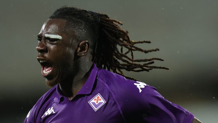 FLORENCE, ITALY - MARCH 13: Moise Kean of ACF Fiorentina celebrates after scoring a goal during the UEFA Conference League 2024/25 Round of 16 Second Leg match between ACF Fiorentina and Panathinaikos FC at Stadio Artemio Franchi on March 13, 2025 in Florence, Italy. (Photo by Gabriele Maltinti/Getty Images) Il CorSport elogia Kean: “Adesso lo vorrebbero tutti. Brava Fiorentina a crederci” - immagine 1