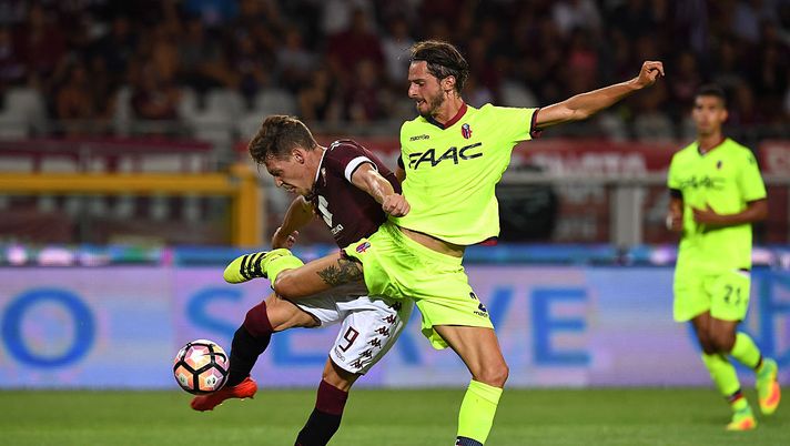 TURIN, ITALY - AUGUST 28:  Andrea Belotti (L) of FC Torino is challenged by Marios Oikonomou of Bologna FC during the Serie A match between FC Torino and Bologna FC at Stadio Olimpico di Torino on August 28, 2016 in Turin, Italy.  (Photo by Valerio Pennicino/Getty Images) 