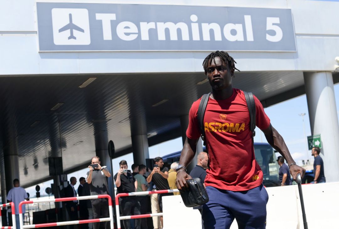 La Roma in partenza per il Portogallo – FOTO GALLERY - immagine 2