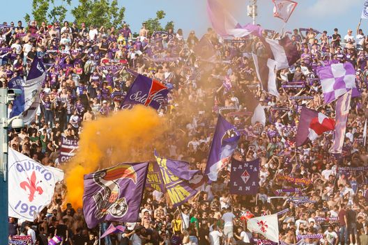 GERMOGLI PH: 27 MAGGIO 2023 FIRENZE STADIO ARTEMIO FRANCHI CAMPIONATO SERIE A FIORENTINA VS ROMA NELLA FOTO TIFOSI CURVA FIESOLE “Tutti a Praga, anche senza biglietto!”: la Fiesole non si arrende all’UEFA- immagine 2