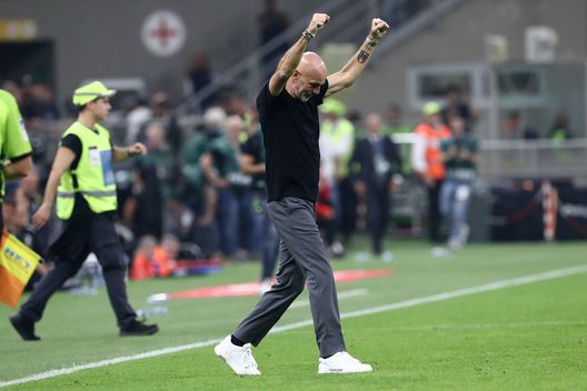 Stefano Pioli (allenatore AC Milan), esulta al termine di Milan-Juventus 2-0 (Serie A 2022-2023) | News (Getty Images)