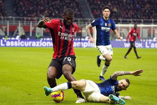 (Photo by Pier Marco Tacca/AC Milan via Getty Images) Acciacchi e contratti, Kessie-Brozovic: il weekend del derby a distanza- immagine 2