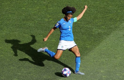 MONTPELLIER, FRANCE - JUNE 25: Sara Gama #3 of Italy clears the ball in the first half against China during the 2019 FIFA Women's World Cup France Round Of 16 match between Italy and China at Stade de la Mosson on June 25, 2019 in Montpellier, France. (Photo by Elsa/Getty Images) Italdonne, Gama: “L’Europeo grande occasione per la crescita del movimento”- immagine 2