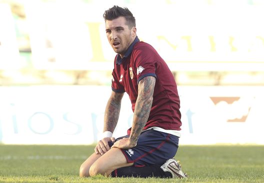 REGGIO NELL'EMILIA, ITALY - NOVEMBER 13: Davide Matteini of AC Reggiana looks dejected during the Lega Pro match between AC Reggiana and Spal at Stadio Giglio on November 13, 2011 in Reggio nell'Emilia, Ital (Photo by Marco Luzzani/Getty Images) REGGIO NELL'EMILIA, ITALY - NOVEMBER 13: Davide Matteini of AC Reggiana looks dejected during the Lega Pro match between AC Reggiana and Spal at Stadio Giglio on November 13, 2011 in Reggio nell'Emilia, Ital (Photo by Marco Luzzani/Getty Images)