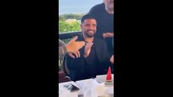 VIDEO / Canti, balli e mandolino: Insigne, super festa di addio