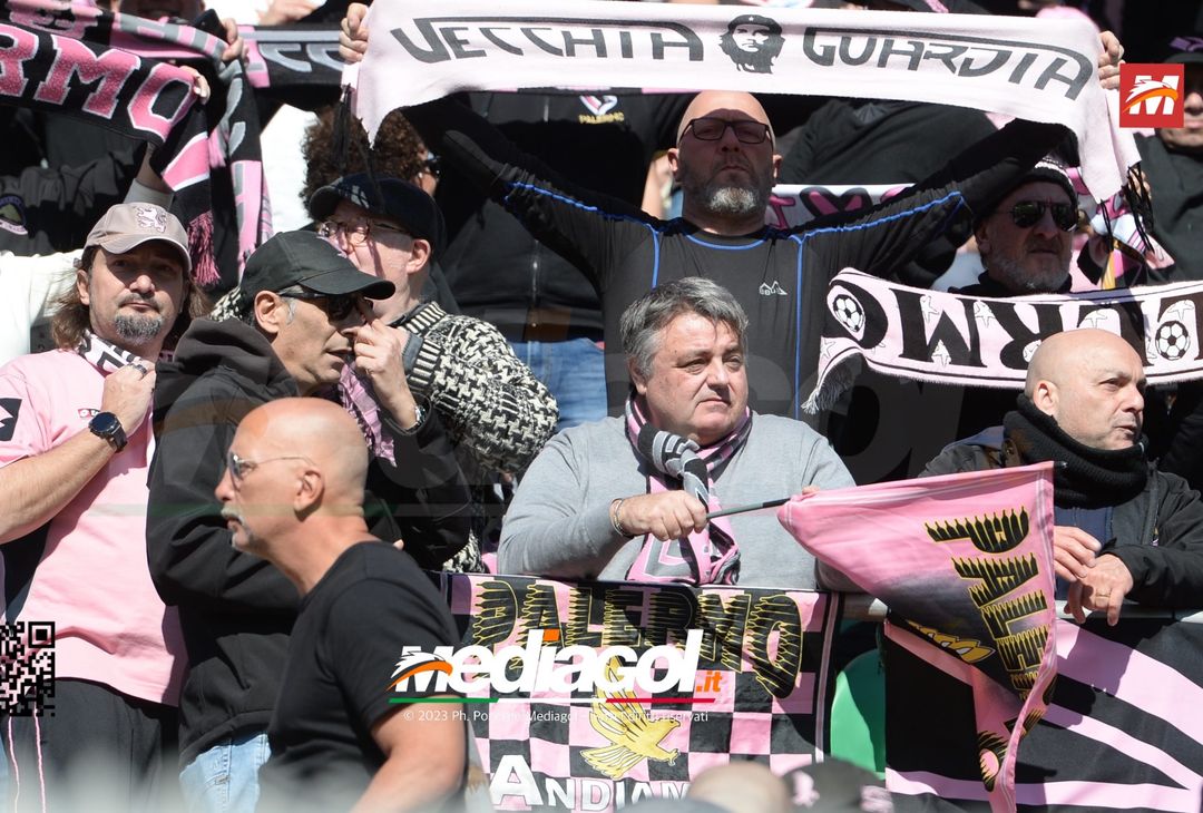 FOTOTIFO Palermo-Frosinone 1-1, i tifosi allo Stadio “Renzo Barbera” (Gallery) - immagine 2