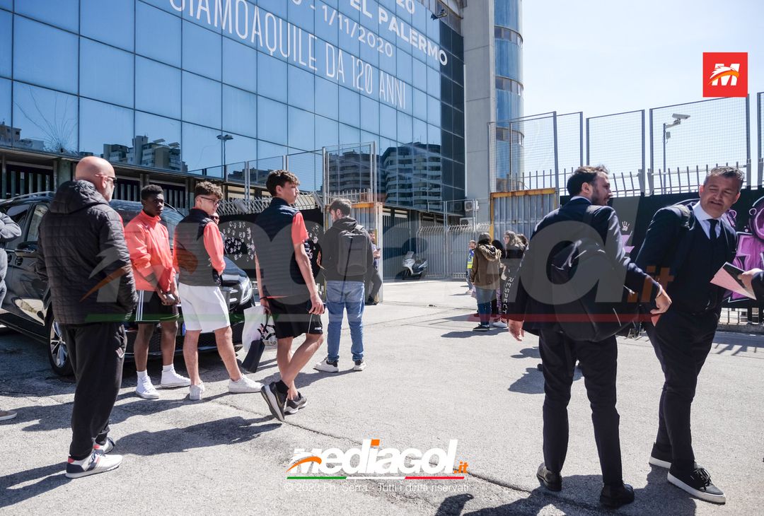 FOTO Parma-Palermo, i Rosanero in partenza dal “Renzo Barbera” (GALLERY) - immagine 17