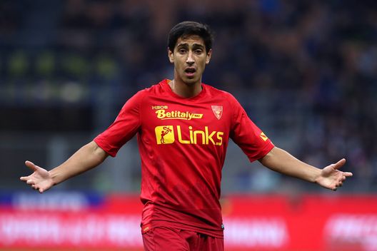 MILAN, ITALY - MARCH 05: Youssef Maleh of US Lecce reacts during the Serie A match between FC Internazionale and US Lecce at Stadio Giuseppe Meazza on March 05, 2023 in Milan, . (Photo by Marco Luzzani/Getty Images) Fiorentina-Lecce, incontro a giugno: Maleh la chiave per Baschirotto- immagine 2