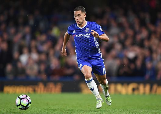 LONDON, ENGLAND - SEPTEMBER 16:  Eden Hazard of Chelsea in action during the Premier League match between Chelsea and Liverpool at Stamford Bridge on September 16, 2016 in London, England.  (Photo by Shaun Botterill/Getty Images) 