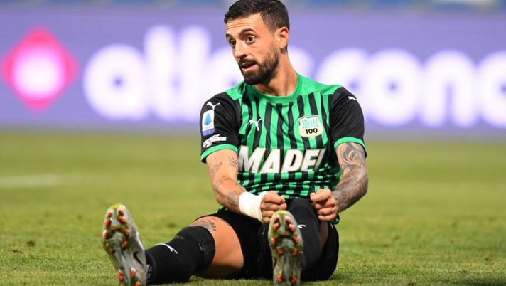 REGGIO NELL'EMILIA, ITALY - SEPTEMBER 20: Francesco Caputo of US Sassuolo reacts during the Serie A match between US Sassuolo and Cagliari Calcio at Mapei Stadium - Città del Tricolore on September 20, 2020 in Reggio nell'Emilia, Italy. (Photo by Alessandro Sabattini/Getty Images) Sassuolo: cosa emerge su Caputo, Djuricic e i terzini, la formazione che sfida la Juve - immagine 1
