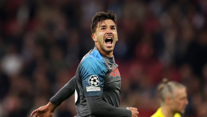 AMSTERDAM, NETHERLANDS - OCTOBER 04: Giovanni Simeone of SSC Napoli celebrates after scoring their team's sixth goal during the UEFA Champions League group A match between AFC Ajax and SSC Napoli at Johan Cruyff Arena on October 04, 2022 in Amsterdam, Netherlands. (Photo by Dean Mouhtaropoulos/Getty Images) Argentina, il “ripescaggio” di Simeone ipotesi concreta: due le alternative – ESPN - immagine 1