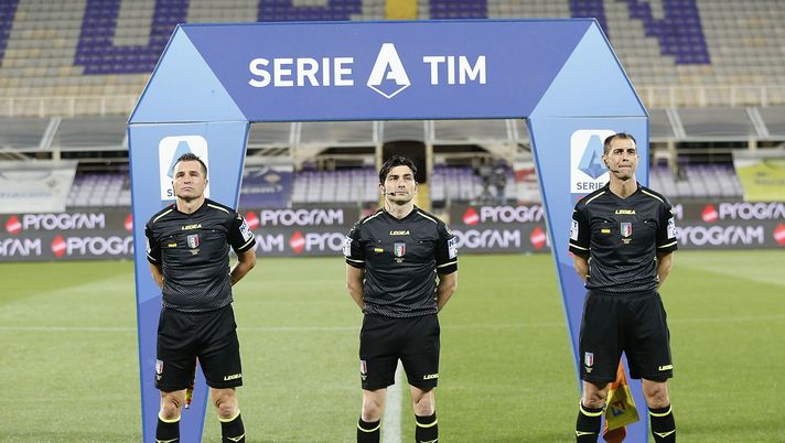 FLORENCE, ITALY - MAY 08: Fabio Maresca referee (C) lines up prior to the Serie A match between ACF Fiorentina and SS Lazio at Stadio Artemio Franchi on May 8, 2021 in Florence, Italy. Sporting stadiums around Italy remain under strict restrictions due to the Coronavirus Pandemic as Government social distancing laws prohibit fans inside venues resulting in games being played behind closed doors. (Photo by Gabriele Maltinti/Getty Images) FLORENCE, ITALY - MAY 08: Fabio Maresca referee (C) lines up prior to the Serie A match between ACF Fiorentina and SS Lazio at Stadio Artemio Franchi on May 8, 2021 in Florence, Italy. Sporting stadiums around Italy remain under strict restrictions due to the Coronavirus Pandemic as Government social distancing laws prohibit fans inside venues resulting in games being played behind closed doors. (Photo by Gabriele Maltinti/Getty Images)
