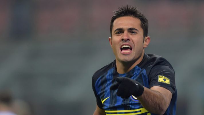Inter Milan's forward from Brazil Eder celebrates after scoring during the Italian Serie A football match Inter Milan vs Pescara at 'San Siro' Stadium in Milan on January 28, 2017.   / AFP / GIUSEPPE CACACE        (Photo credit should read GIUSEPPE CACACE/AFP/Getty Images)  CAMPI – Squadra per squadra, le novità: Eder, Abate, Quagliarella, tegola Karnezis - immagine 1