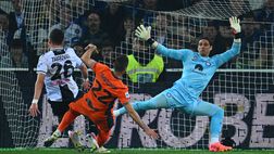 VIDEO / Mkhitaryan decisivo, il salvataggio miracoloso su Thauvin