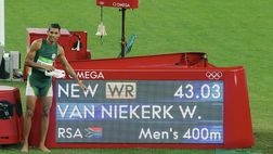Rio 2016, clamoroso record mondiale nei 400 metri: Van Niekerk cancella Johnson (video)