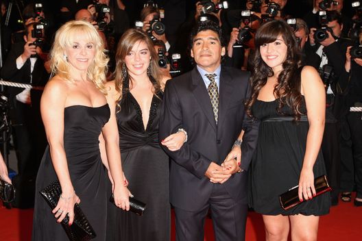 Diego Maradona e Claudia Villafane (Photo by Gareth Cattermole/Getty Images) Diego Maradona e Claudia Villafane (Photo by Gareth Cattermole/Getty Images)