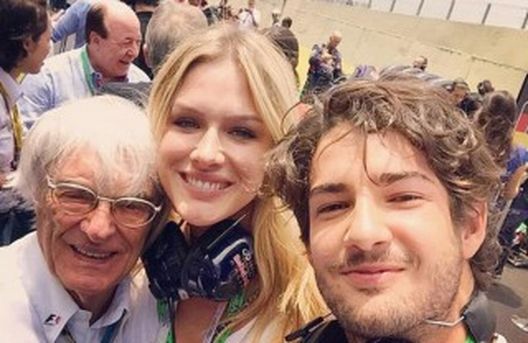 Alexandre Pato e la nuova compagna (calciomercato.com) Alexandre Pato e la nuova compagna (calciomercato.com)
