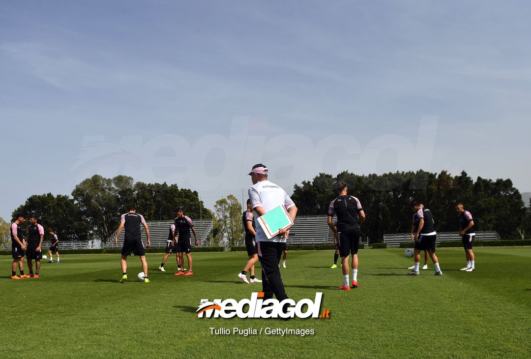  PALERMO, ITALY - APRIL 24: Delio Rossi leads a training session as new Head Coach of US Citta' di Palermo at Tenente Carmelo Onorato Sports Center on April 24, 2019 in Palermo, Italy. (Photo by Tullio M. Puglia/Getty Images) 