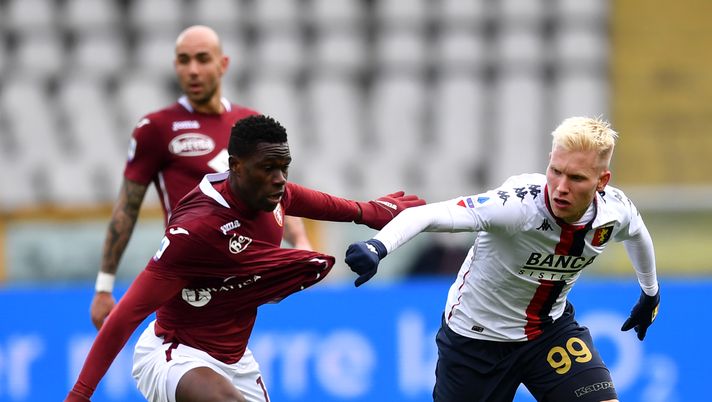 TURIN, ITALY - FEBRUARY 13: Wilfried Singo of Torino FC battles is challenged by Lennart Czyborra of Genoa during the Serie A match between Torino FC and Genoa CFC at Stadio Olimpico di Torino on February 13, 2021 in Turin, Italy. Sporting stadiums around Italy remain under strict restrictions due to the Coronavirus Pandemic as Government social distancing laws prohibit fans inside venues resulting in games being played behind closed doors. (Photo by Valerio Pennicino/Getty Images) TURIN, ITALY - FEBRUARY 13: Wilfried Singo of Torino FC battles is challenged by Lennart Czyborra of Genoa during the Serie A match between Torino FC and Genoa CFC at Stadio Olimpico di Torino on February 13, 2021 in Turin, Italy. Sporting stadiums around Italy remain under strict restrictions due to the Coronavirus Pandemic as Government social distancing laws prohibit fans inside venues resulting in games being played behind closed doors. (Photo by Valerio Pennicino/Getty Images)