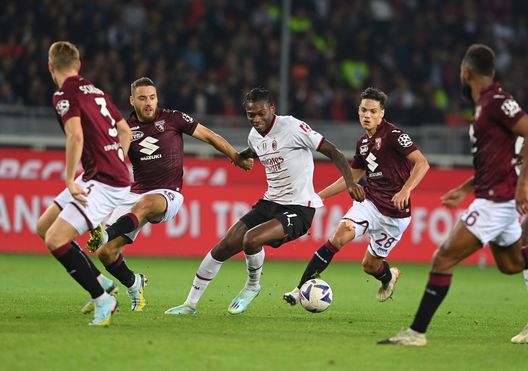 TURIN, ITALY - OCTOBER 30: Rafael Leao of AC Milan in action during the Serie A match between Torino FC and AC Milan at Stadio Olimpico di Torino on October 30, 2022 in Turin, Italy. (Photo by Claudio Villa/AC Milan via Getty Images) Vlasic sempre più insostituibile: Toro, che occasione il riscatto a 15 milioni- immagine 2