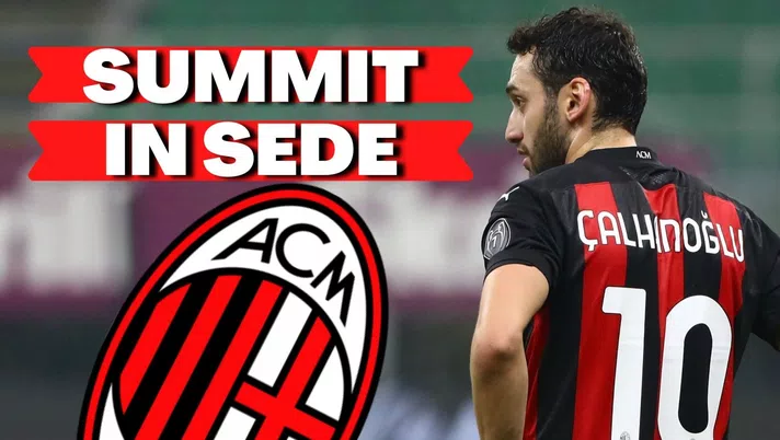 Hakan Calhanoglu (centrocampista AC Milan), in trattativa di calciomercato con il Milan per il rinnovo del suo contratto | AC Milan News (Getty Images)