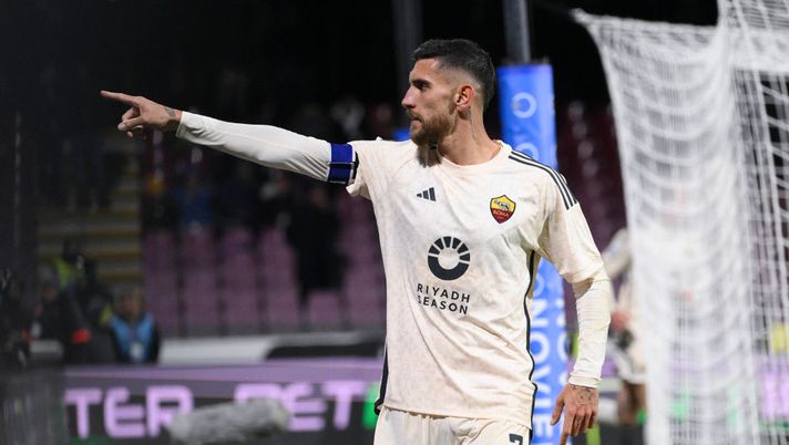 SALERNO, ITALY - JANUARY 29: AS Roma player Lorenzo Pellegrini celebrates during the Serie A TIM match between US Salernitana and AS Roma - Serie A TIM at Stadio Arechi on January 29, 2024 in Salerno, Italy. (Photo by Luciano Rossi/AS Roma via Getty Images) Roma made in Italy - immagine 1