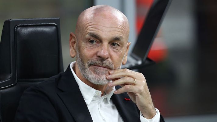 MILAN, ITALY - OCTOBER 26: Stefano Pioli, Head Coach of AC Milan looks on prior to the Serie A match between AC Milan and Torino FC at Stadio Giuseppe Meazza on October 26, 2021 in Milan, Italy. (Photo by Marco Luzzani/Getty Images) Pioli: “Leao spremuto, mi spiace non possa riposare. Diaz c’è, spero Rebic torni presto” - immagine 1