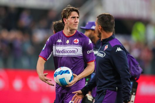 GERMOGLI PH: 31 OTTOBRE 2021 FIRENZE STADIO ARTEMIO FRANCHI SERIE A FIORENTINA VS SPEZIA NELLA FOTO SALUTO VLAHOVIC GERMOGLI PH: 31 OTTOBRE 2021 FIRENZE STADIO ARTEMIO FRANCHI SERIE A FIORENTINA VS SPEZIA NELLA FOTO SALUTO VLAHOVIC