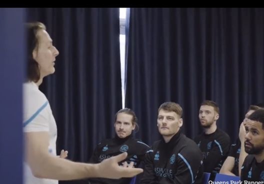 QPR, il metodo per compattare la squadra: Maori balla la Haka davanti ai giocatori- immagine 2