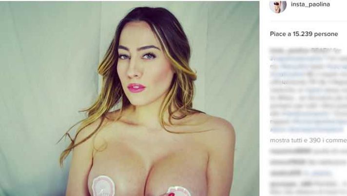 NAPOLI – Paola Saulino, la sexy attrice che tifa Napoli, ha pronto un regalo coi fiocc NAPOLI – Paola Saulino, la sexy attrice che tifa Napoli, ha pronto un regalo coi fiocc