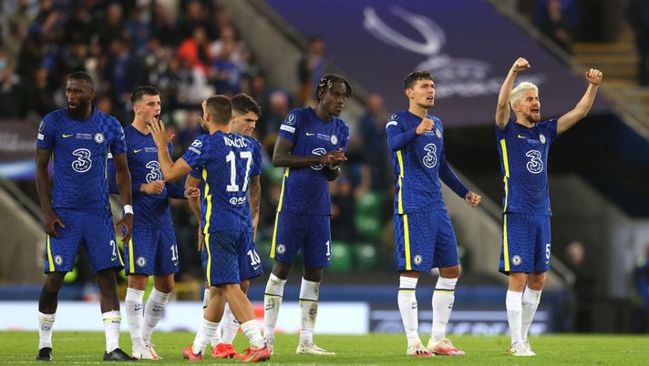 BELFAST, NORTHERN IRELAND - AUGUST 11: Jorginho of Chelsea and teammates celebrate after Kepa Arrizabalaga of Chelsea saved a penalty from Aissa Mandi of Villarreal in the shootout during the UEFA Super Cup 2021 match between Chelsea FC and Villarreal CF at the National Football Stadium at Windsor Park on August 11, 2021 in Belfast, Northern Ireland. (Photo by Catherine Ivill/Getty Images) BELFAST, NORTHERN IRELAND - AUGUST 11: Jorginho of Chelsea and teammates celebrate after Kepa Arrizabalaga of Chelsea saved a penalty from Aissa Mandi of Villarreal in the shootout during the UEFA Super Cup 2021 match between Chelsea FC and Villarreal CF at the National Football Stadium at Windsor Park on August 11, 2021 in Belfast, Northern Ireland. (Photo by Catherine Ivill/Getty Images)