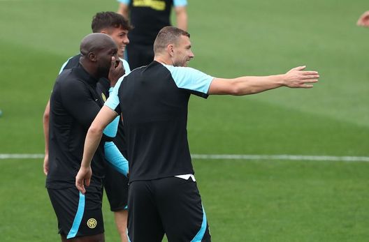 Dzeko-Giroud, duello senza età. Edin sa come far male al Milan, in ballo anche il suo rinnovo- immagine 3