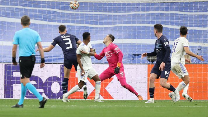 MADRID, SPAIN - MAY 04: Rodrygo Goes of Real Madrid CF scores their second goal during the UEFA Champions League Semi Final Leg Two match between Real Madrid and Manchester City at Estadio Santiago Bernabeu on May 04, 2022 in Madrid, Spain. (Photo by Gonzalo Arroyo Moreno/Getty Images) LA STAGIONE BLANCA DI RODRYGO