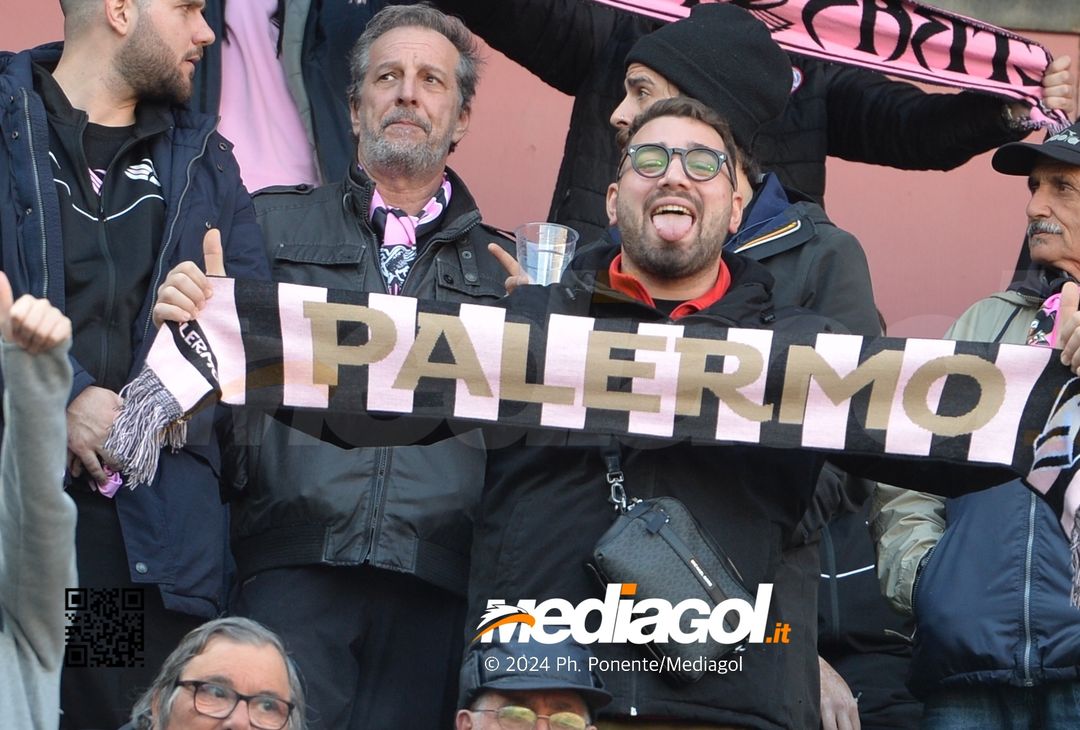 FOTOTIFO Palermo-Como 3-0, gli scatti ai tifosi al “Renzo Barbera” (GALLERY) - immagine 59