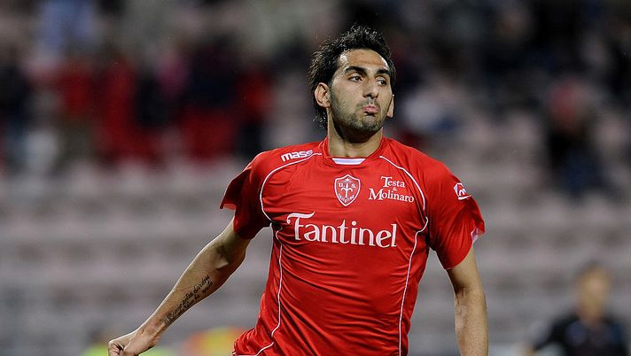 TRIESTE, ITALY - MAY 07: Luigi Andrea Della Rocca of Triestina celebrates after scoring his first goal during the Serie B match between US Triestina Calcio and Reggina Calcio at Stadio Nereo Rocco on May 7, 2010 in Trieste, Italy. (Photo by Dino Panato/Getty Images) TRIESTE, ITALY - MAY 07: Luigi Andrea Della Rocca of Triestina celebrates after scoring his first goal during the Serie B match between US Triestina Calcio and Reggina Calcio at Stadio Nereo Rocco on May 7, 2010 in Trieste, Italy. (Photo by Dino Panato/Getty Images)