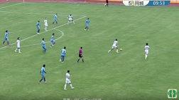 VIDEO / Tiro innocuo da 30 metri e gol: papera del portiere o colpa del terreno di gioco?