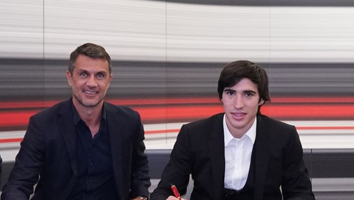 Paolo Maldini e Sandro Tonali (Foto AC Milan) 