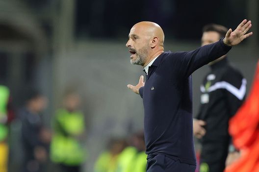 FLORENCE, ITALY - NOVEMBER 09: Vincenzo Italiano manager of ACF Fiorentina gestures during the Serie A match between ACF Fiorentina and Salernitana at Stadio Artemio Franchi on November 9, 2022 in Florence, Italy. (Photo by Gabriele Maltinti/Getty Images)liano “Italiano integralista, ma uomo intelligente. Cambiare era necessario”- immagine 2