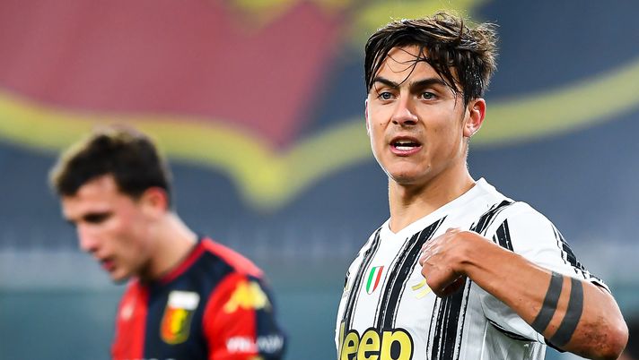 GENOA, ITALY - DECEMBER 13: Paulo Dybala of Juventus (R) during the Serie A match between Genoa CFC and Juventus Fc at Stadio Luigi Ferraris on December 13, 2020 in Genoa, Italy. (Photo by Paolo Rattini/Getty Images) 