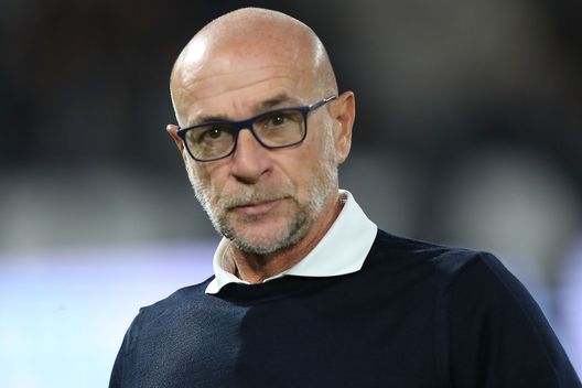 LA SPEZIA, ITALY - OCTOBER 26: Davide Ballardini manager of Genoa CFC looks on during the Serie A match between Spezia Calcio and Genoa CFC at Stadio Alberto Picco on October 26, 2021 in La Spezia, Italy. (Photo by Gabriele Maltinti/Getty Images) Cremonese, ufficiale il nuovo allenatore- immagine 2