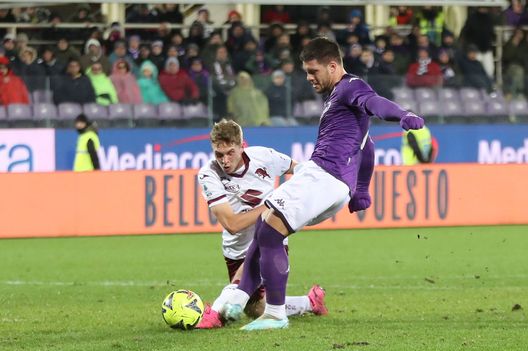 FLORENCE, ITALY - JANUARY 21: David Zima of Torino FC in action against Luka Jovic of ACF Fiorentina during the Serie A match between ACF Fiorentina and Torino FC at Stadio Artemio Franchi on January 21, 2023 in Florence, Italy. (Photo by Gabriele Maltinti/Getty Images) jovic